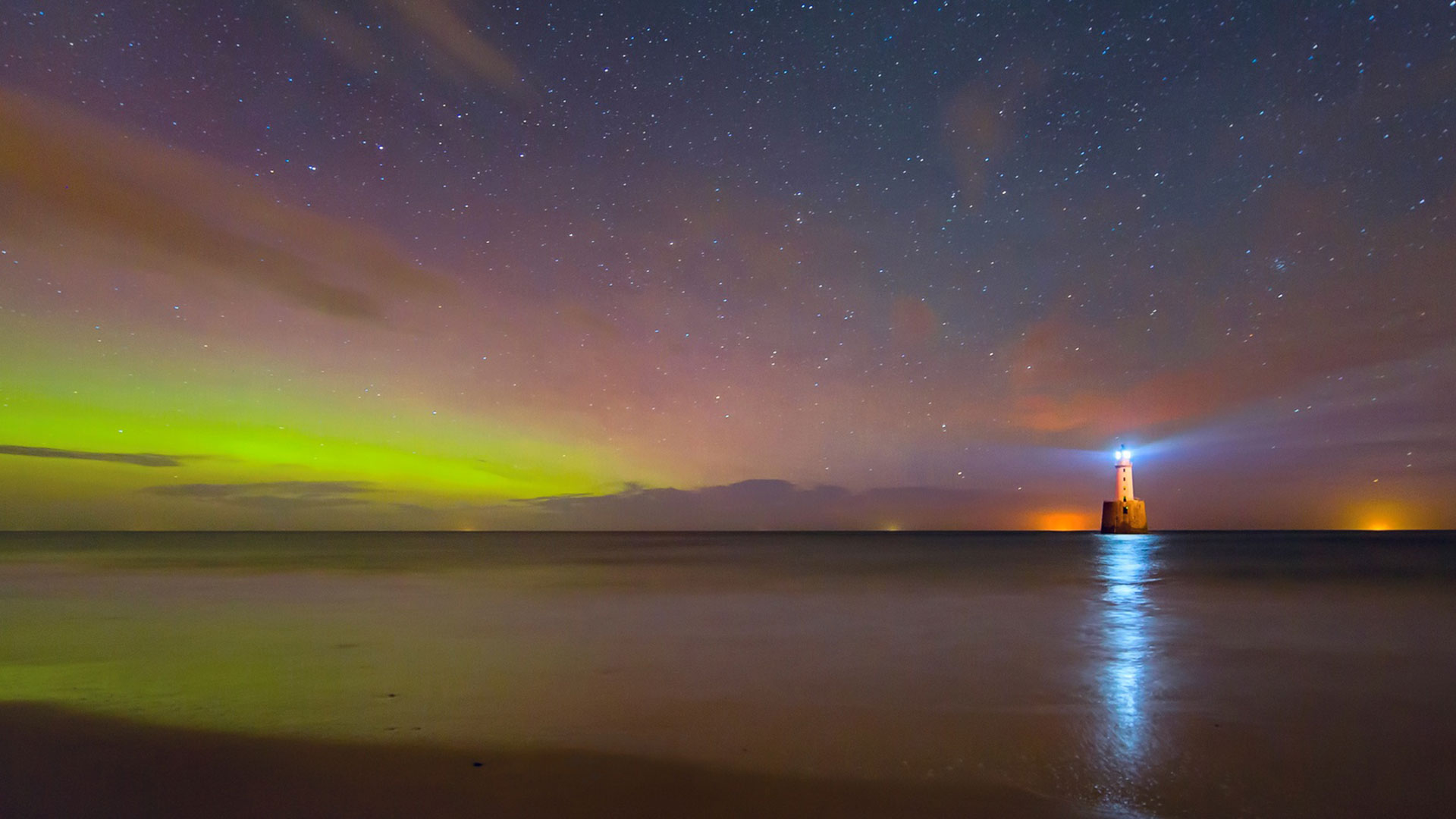 Northern lights at Rattray Head ©Fiona McRae - Discover Fraserburgh - VisitScotland